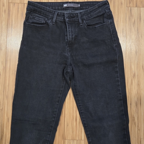 Levis Women's Black Jeans - Picture 3 of 7